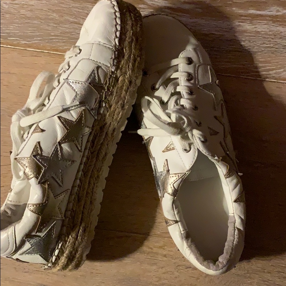 womans size 8 star sneakers